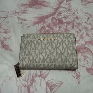 Michael Kors Small Logo Wallet in Pink